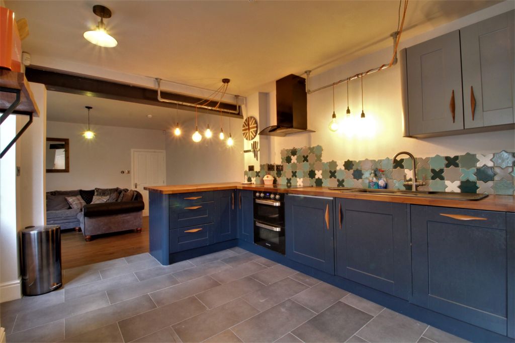 Property photo 2 of 31