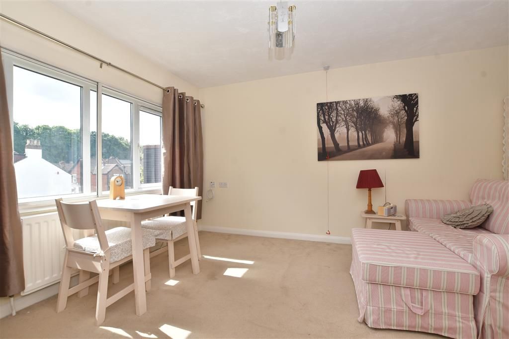 Property photo 2 of 10 Living / Dining / Bedroom Area