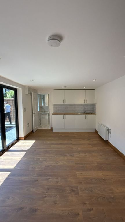 Property photo 2 of 6 Gallery