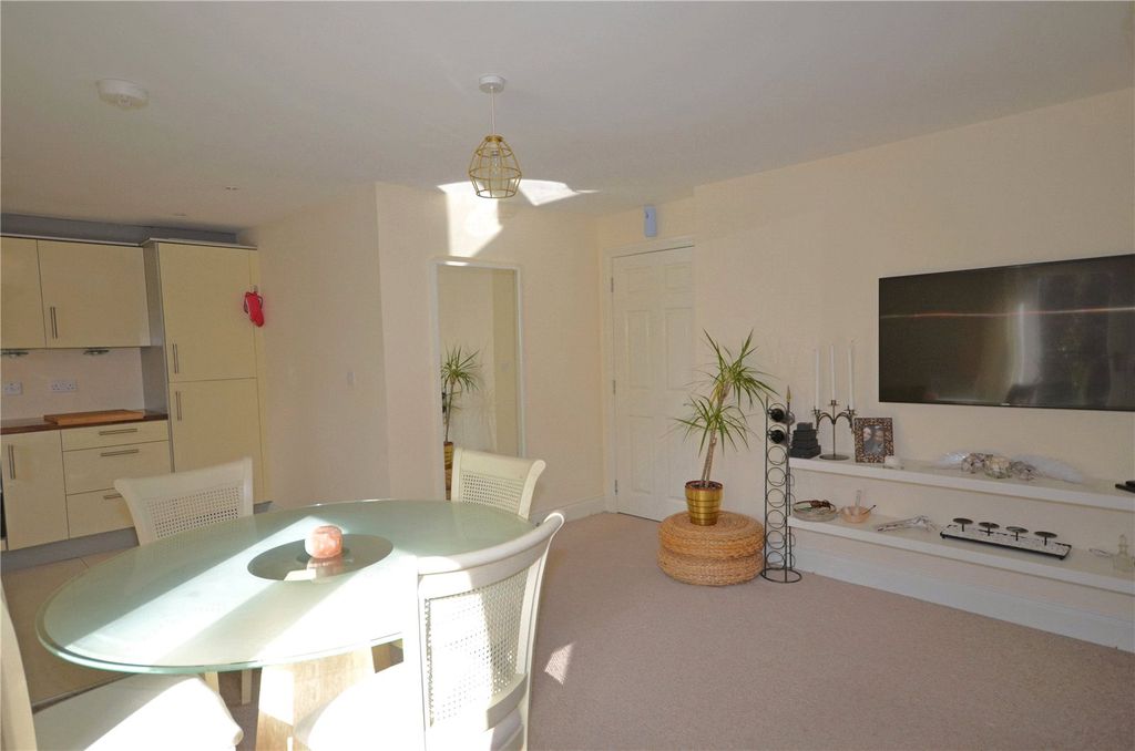 Property photo 2 of 7 Living Area