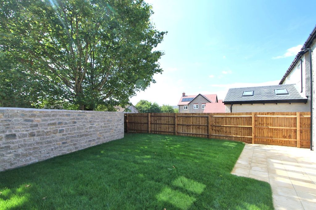 Property photo 3 of 19