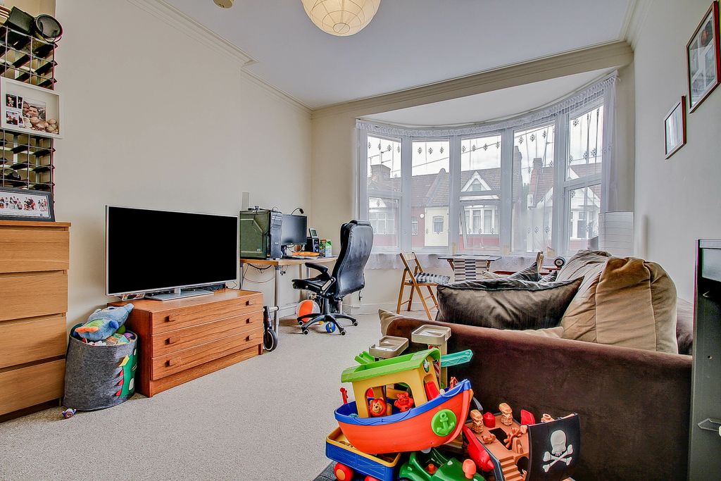 Property photo 2 of 6