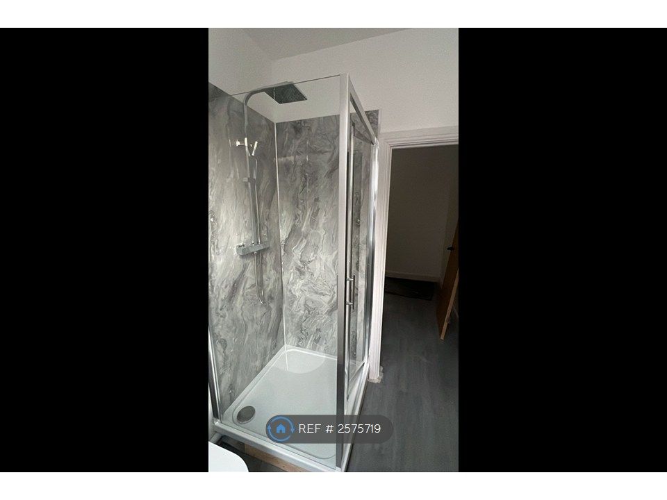 Property photo 3 of 10 Bathroom