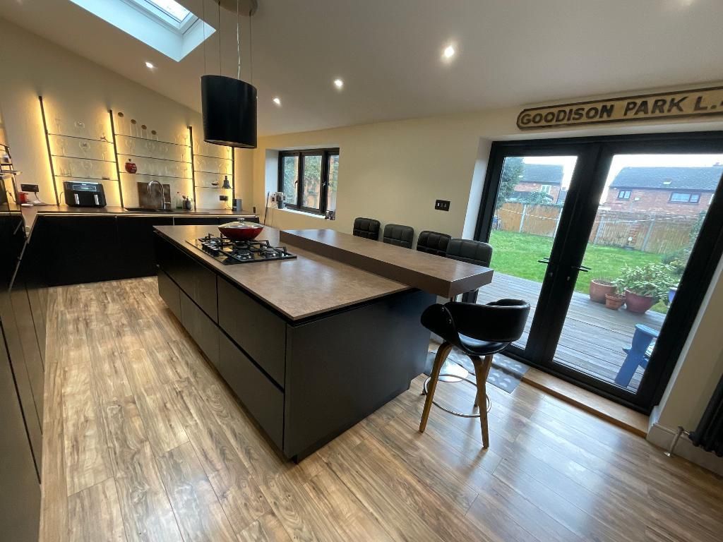 Property photo 2 of 28 Kitchen 21' x 10'9