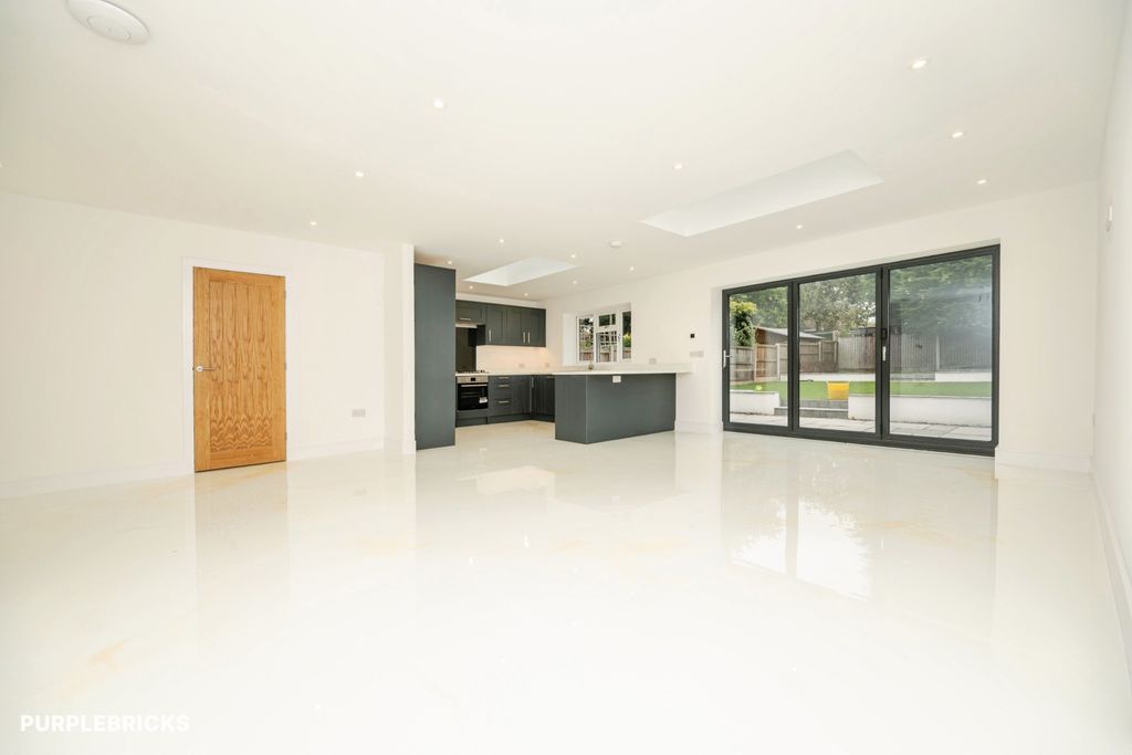 Property photo 2 of 29