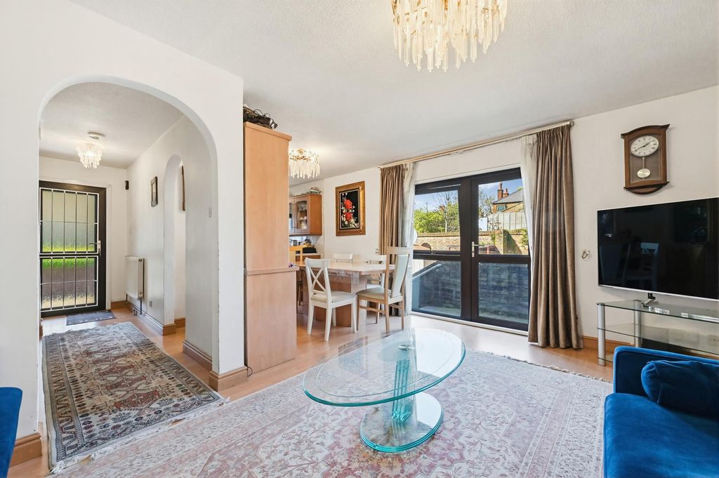 Additional image 4 of 3 bed end terrace house for saleLambert Lodge, Layton Road TW8