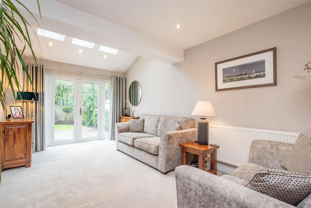 Property photo 2 of 30 Lounge