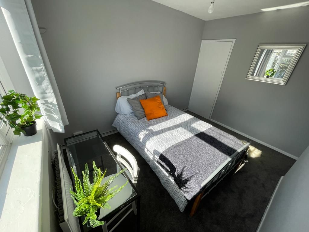 Property photo 2 of 14 Room 5- £850 Available From 01/09/2025