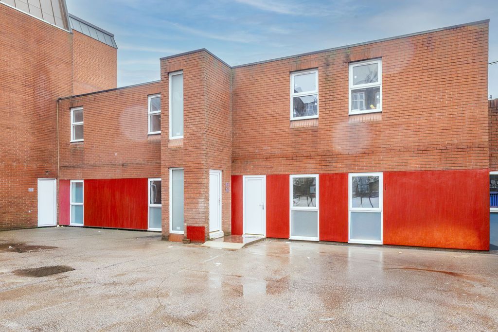 Property photo 1 of 4