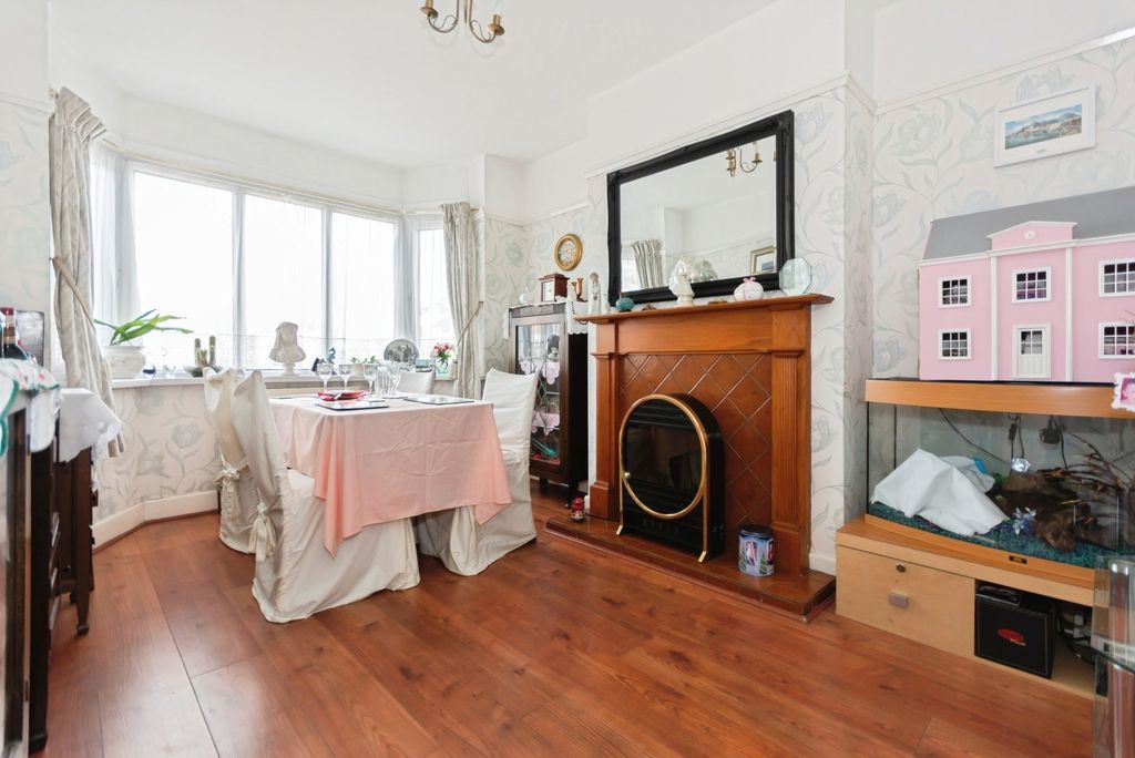 Property photo 3 of 16 Dining Room