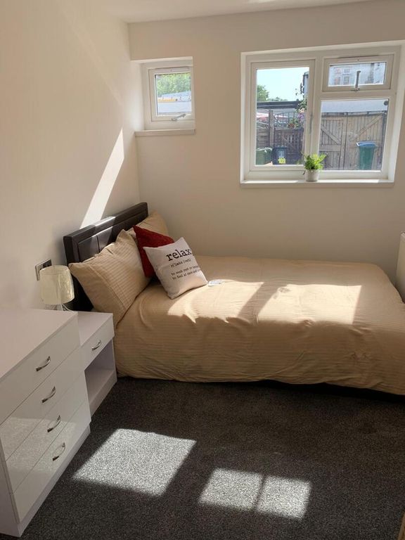 Property photo 2 of 9 Bedroom