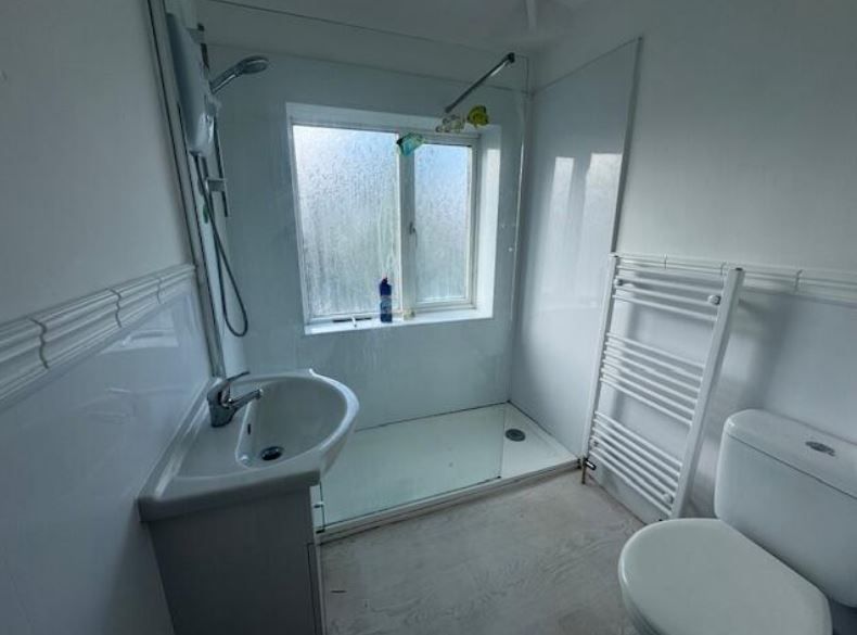 Property photo 3 of 8 Bathroom