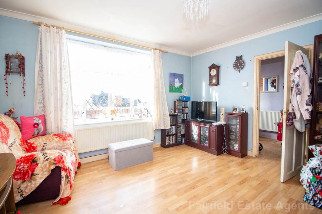 Property photo 2 of 13