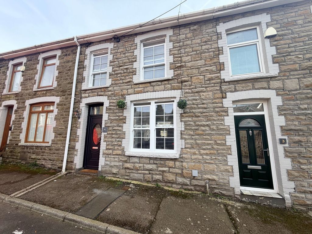 Property photo 2 of 40