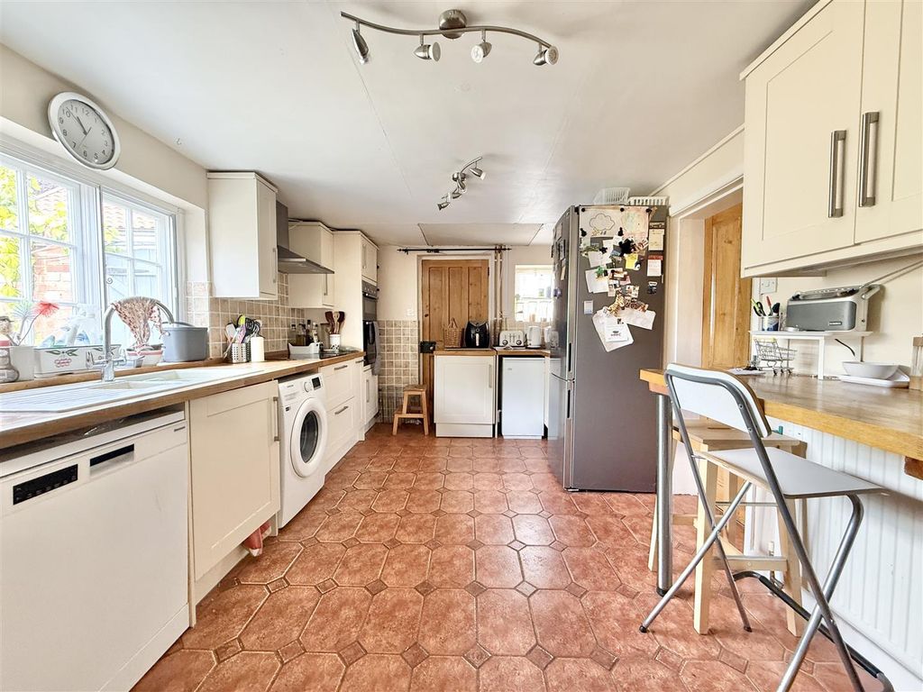 Property photo 2 of 24
