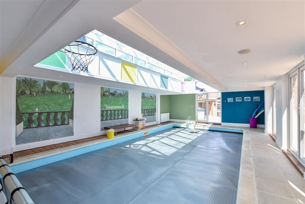 Property photo 2 of 19 Swimming Pool