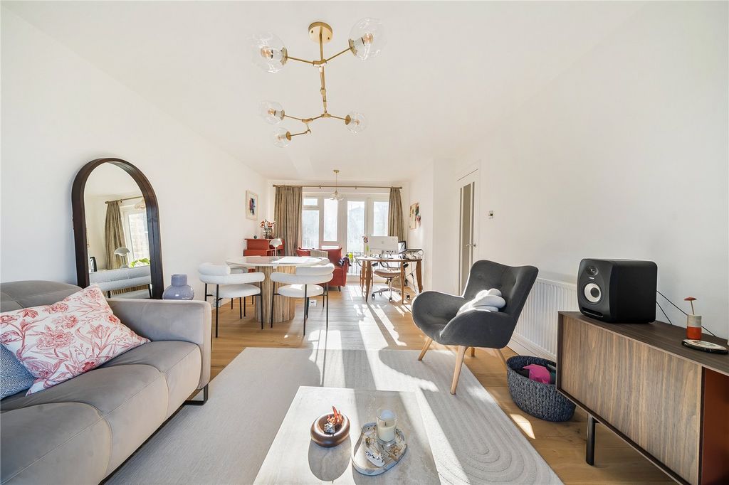 Property photo 2 of 20 Picture No. 16