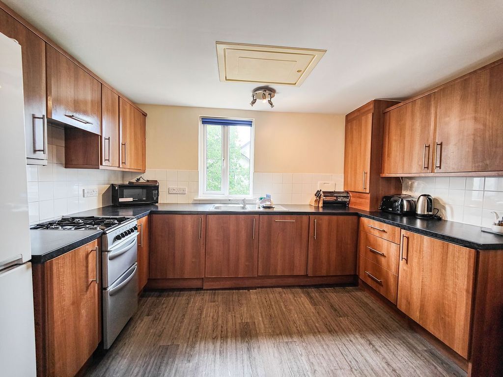 Property photo 2 of 17 Kitchen Area