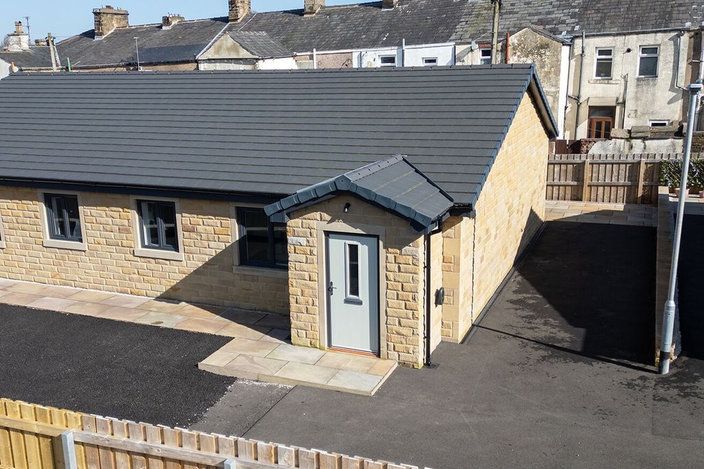 Property photo 1 of 10 4273060