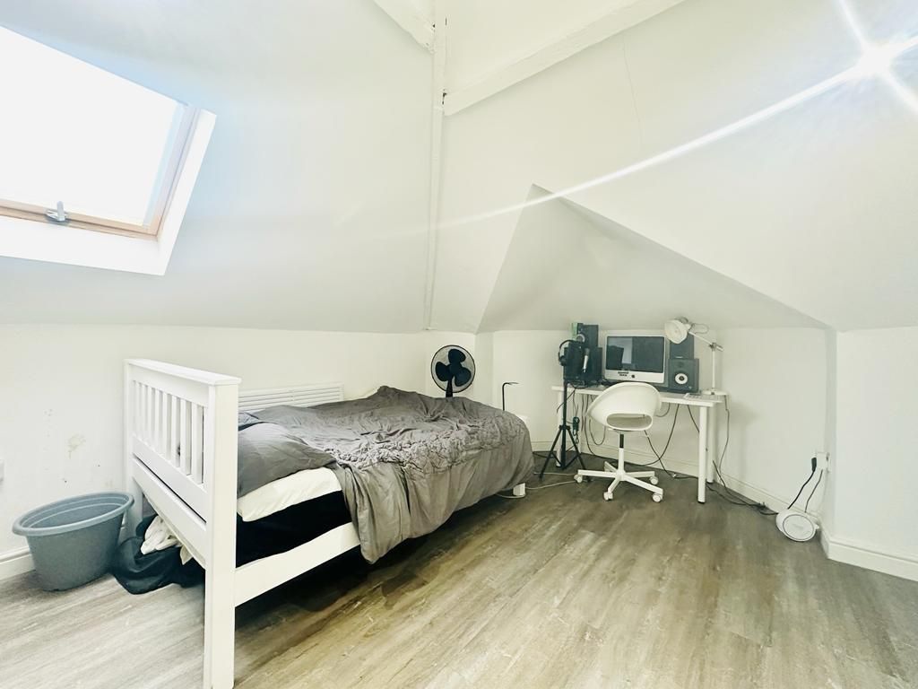 Property photo 2 of 5 Studio Area