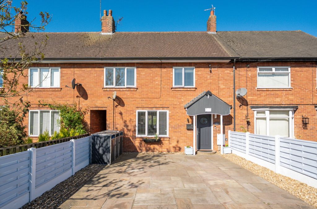 Property photo 1 of 20 Ewemove Harrogate Hosue Front