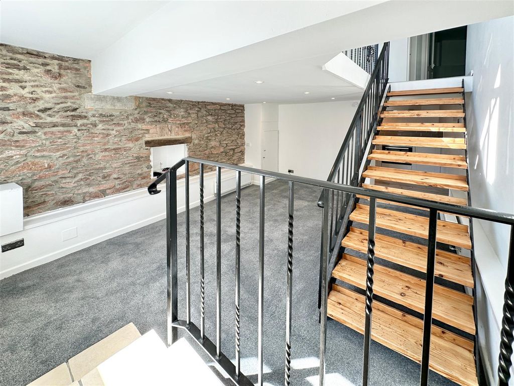 Property photo 2 of 15 Entrance.Jpg