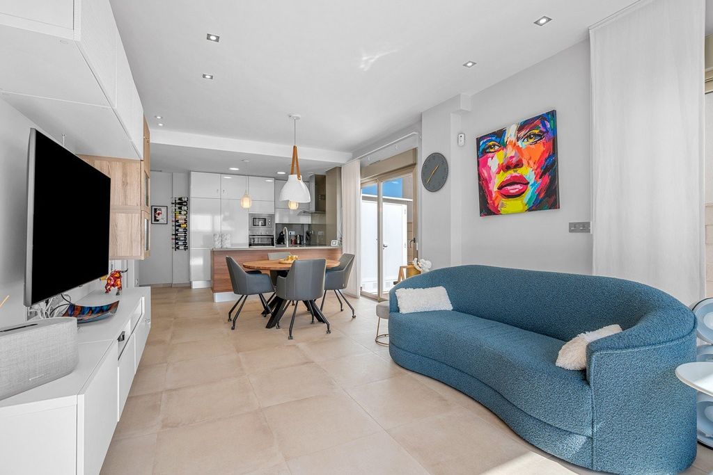 Property photo 2 of 38