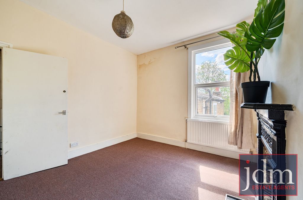 Property photo 3 of 13 8319c722-Aef6-45d...