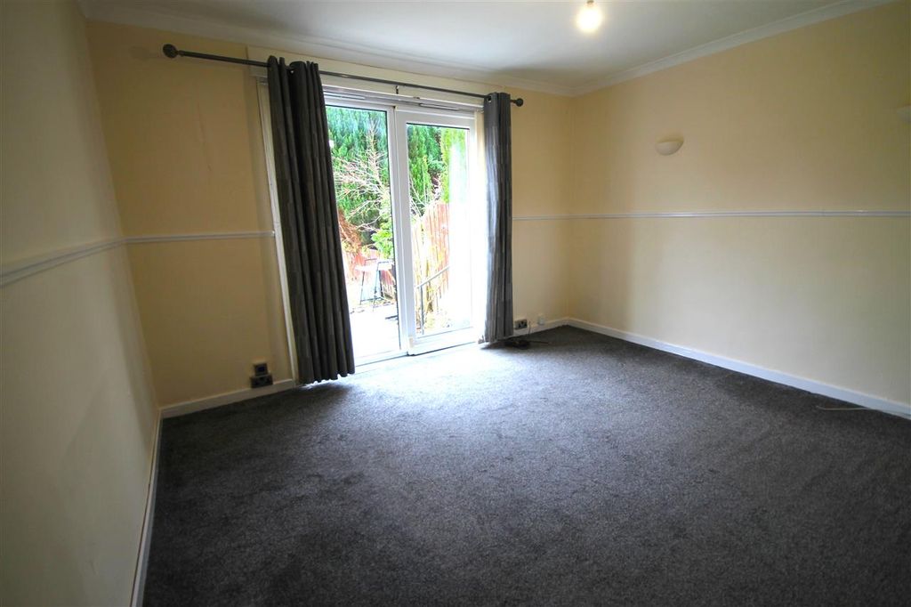 Property photo 2 of 8 Lounge