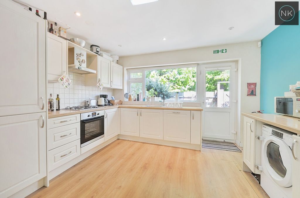 Property photo 3 of 21 4002727
