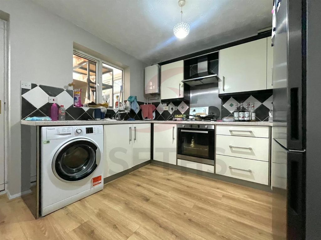 Property photo 1 of 10 Kitchen