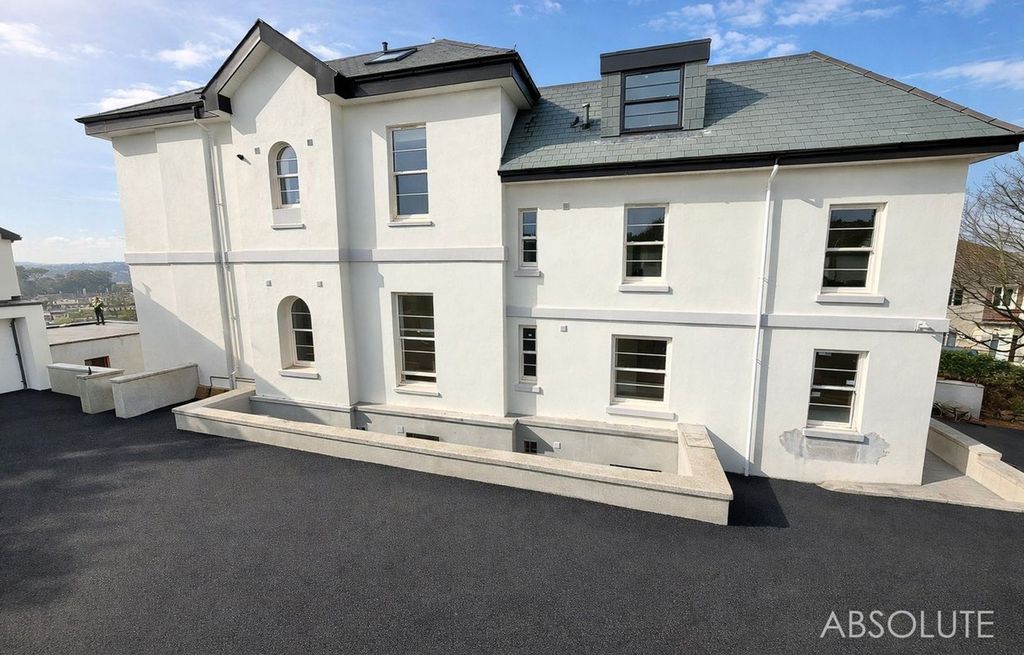 Property photo 1 of 25