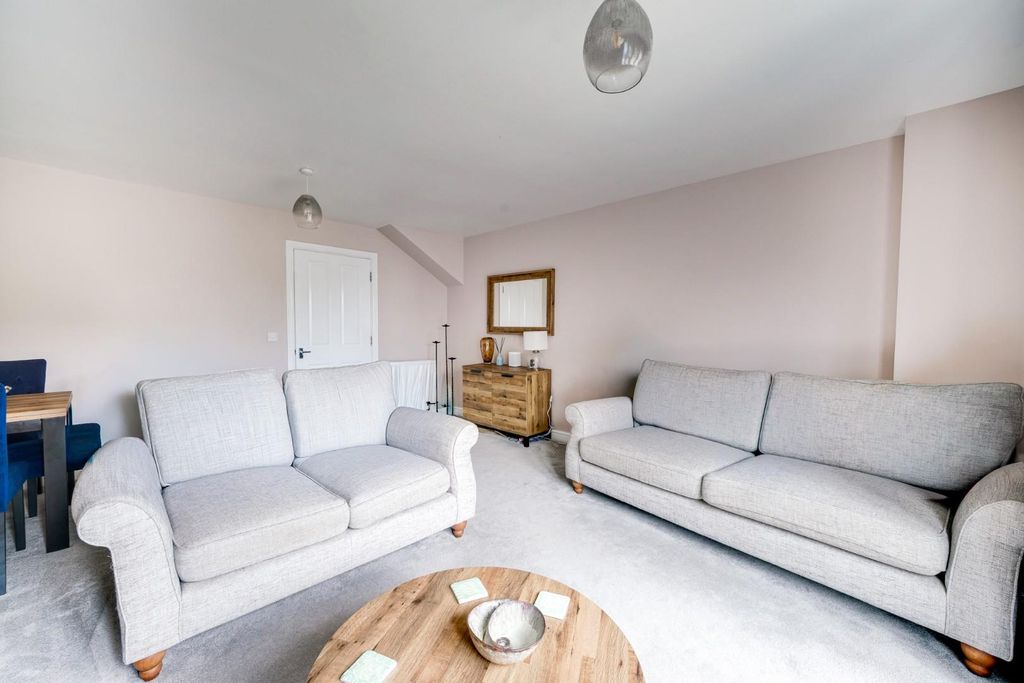 Property photo 3 of 25