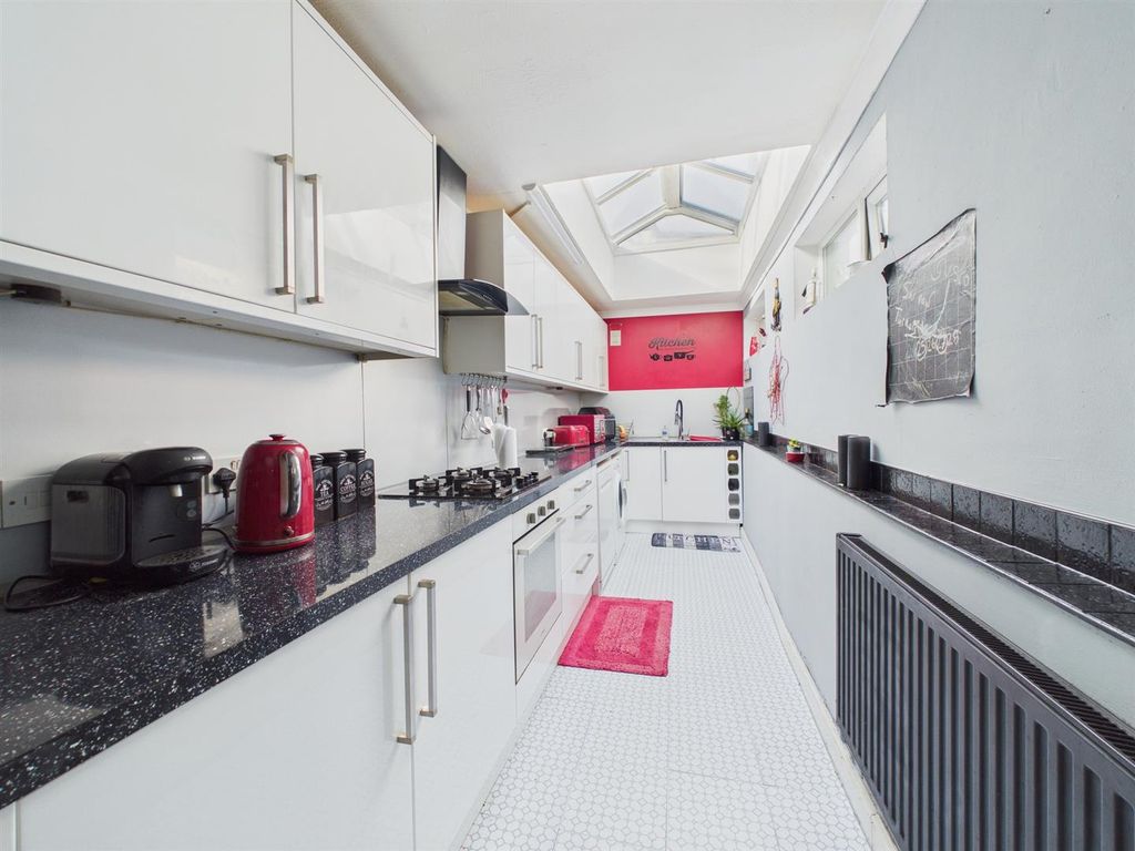 Property photo 2 of 14 Kitchen