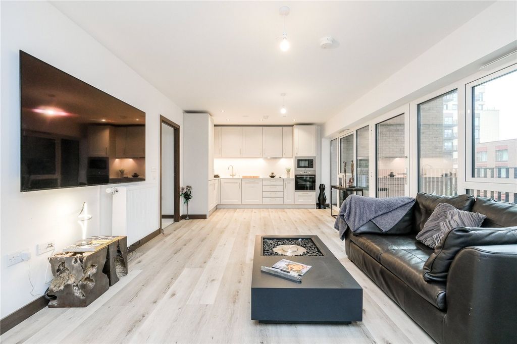 Property photo 2 of 29 Reception/Kitchen