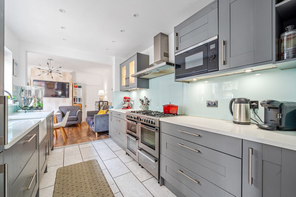 Property photo 3 of 18 1319918-35-686E58...