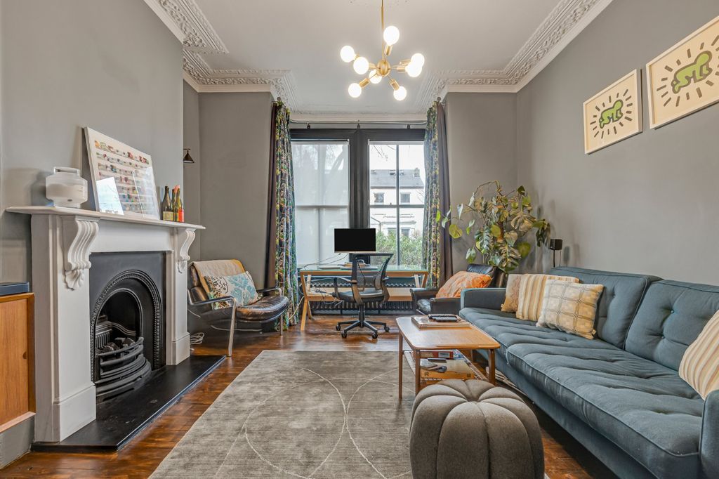 Property photo 2 of 29 Picture No. 17