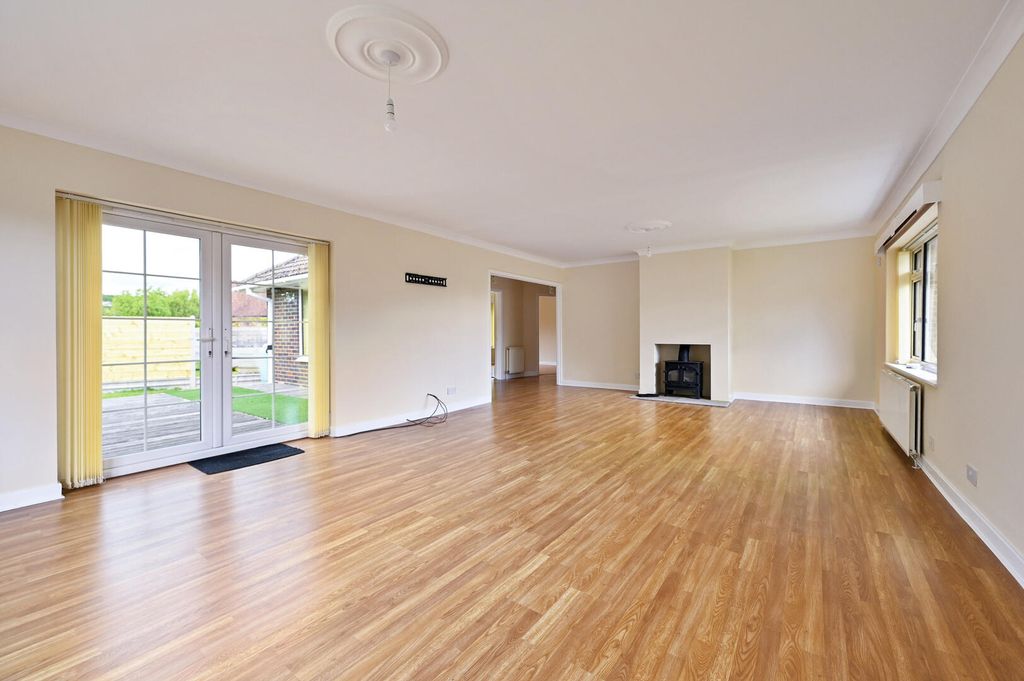 Property photo 1 of 16 Living Room