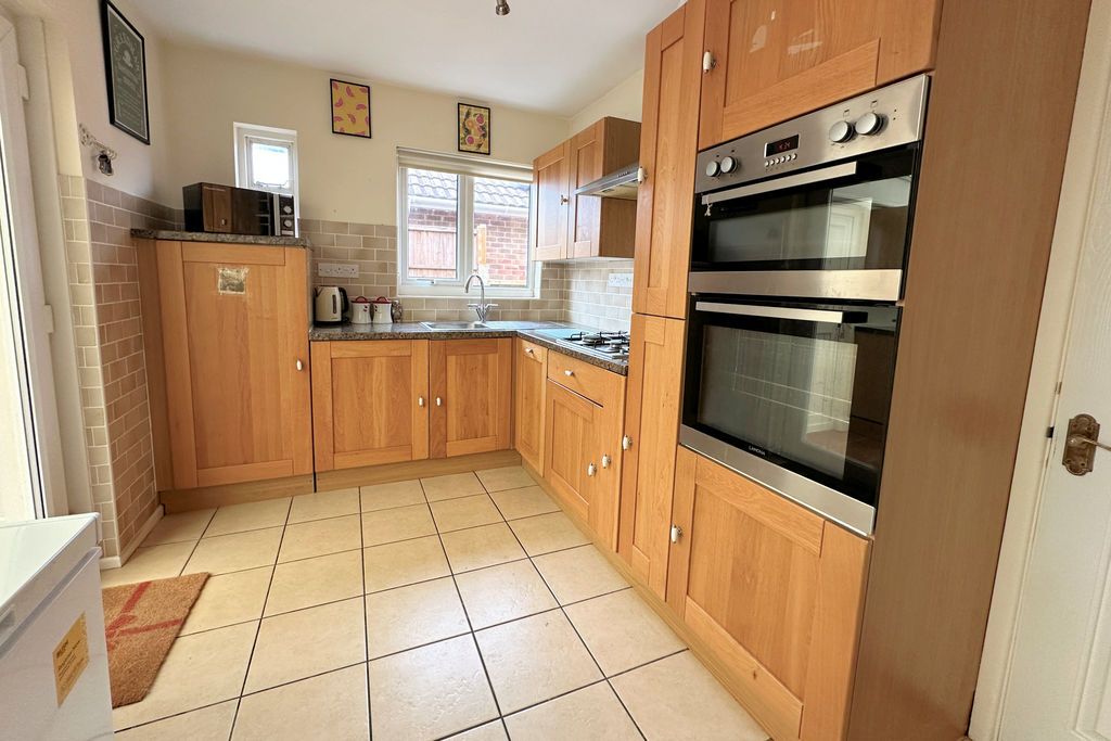 Property photo 3 of 22 Kitchen