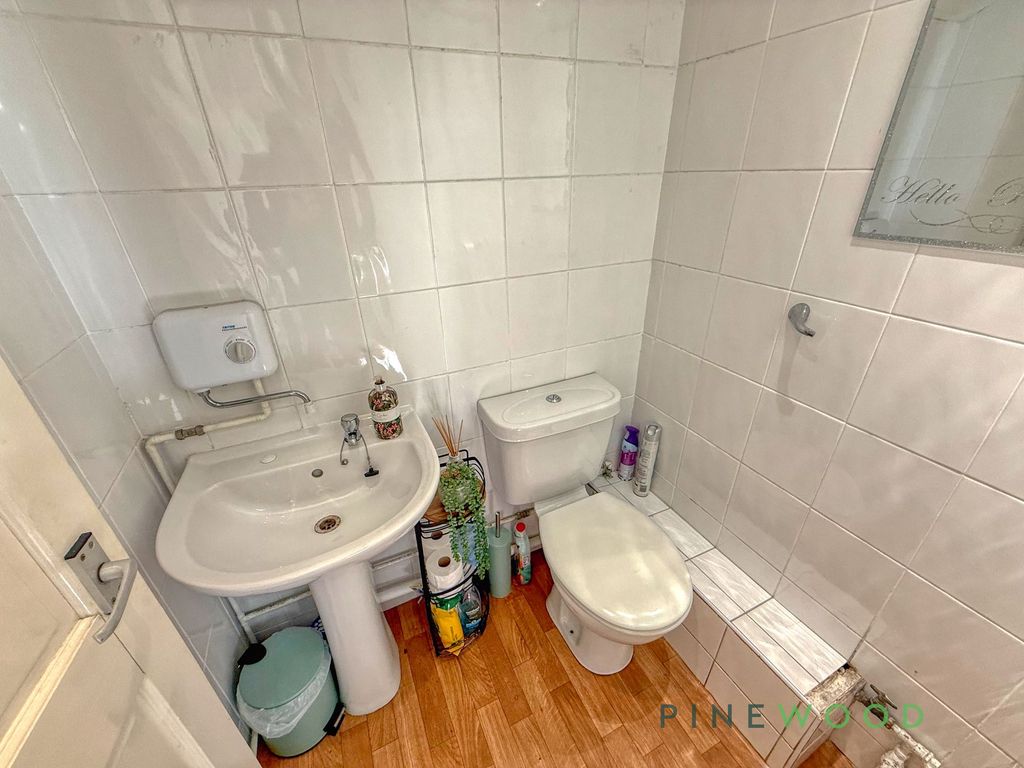 Property photo 3 of 8 WC