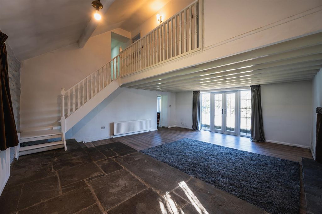 Property photo 2 of 30 Lounge