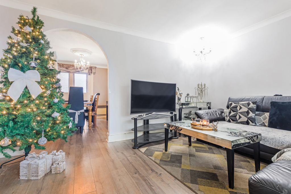 Property photo 3 of 23