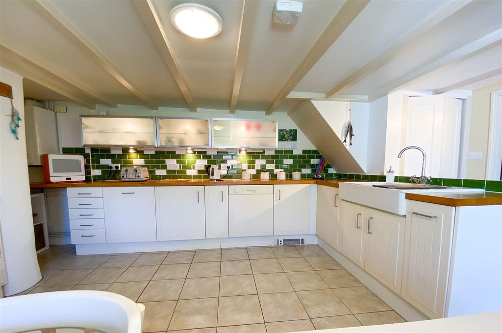 Property photo 3 of 28 Kitchen