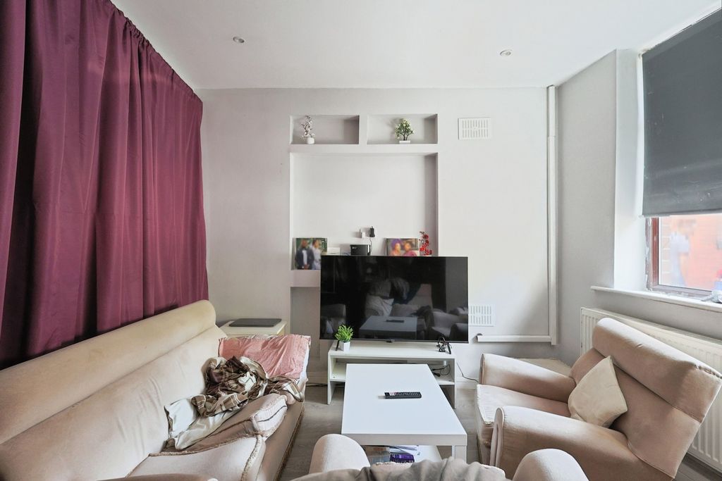 Property photo 2 of 17 Photo