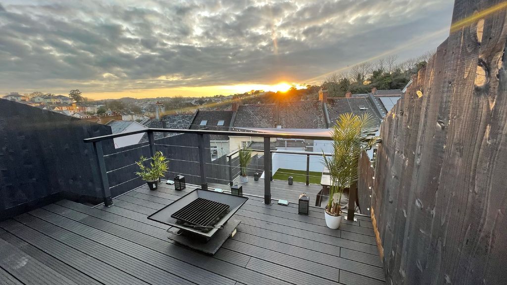 Property photo 2 of 22