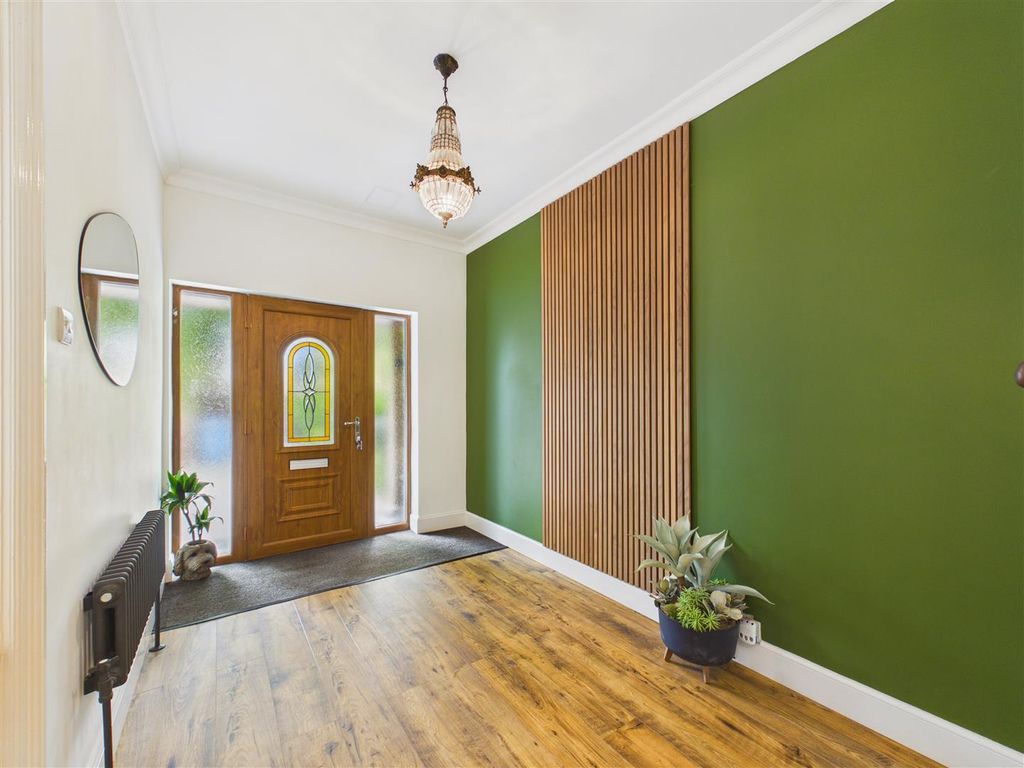 Property photo 2 of 21 Entrance Hallway