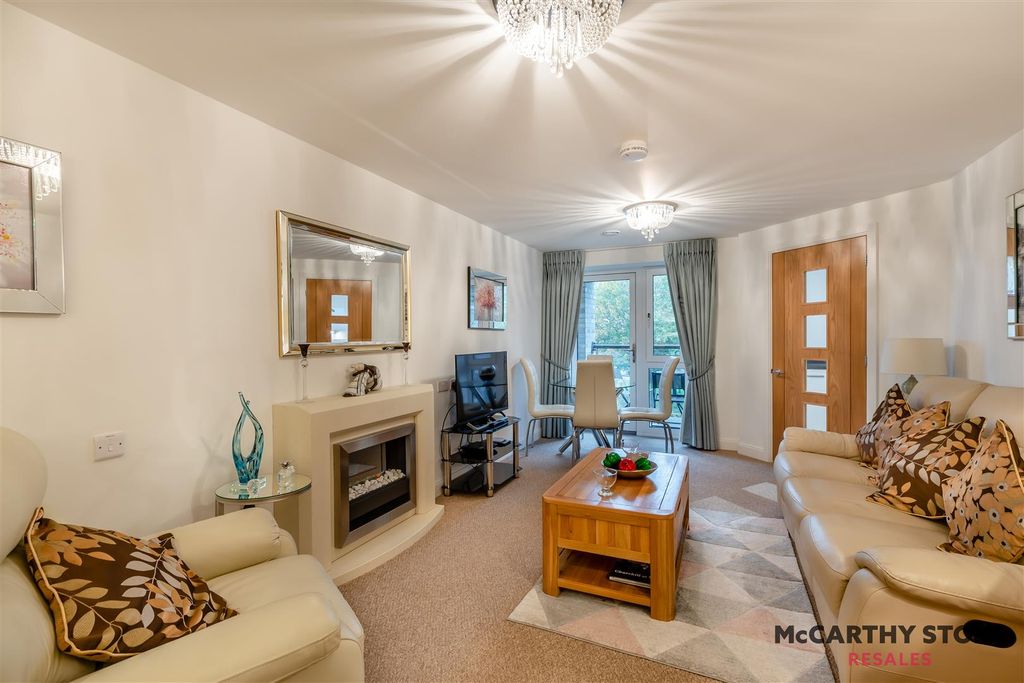 Property photo 2 of 23 8627937-Interior09.Jpg