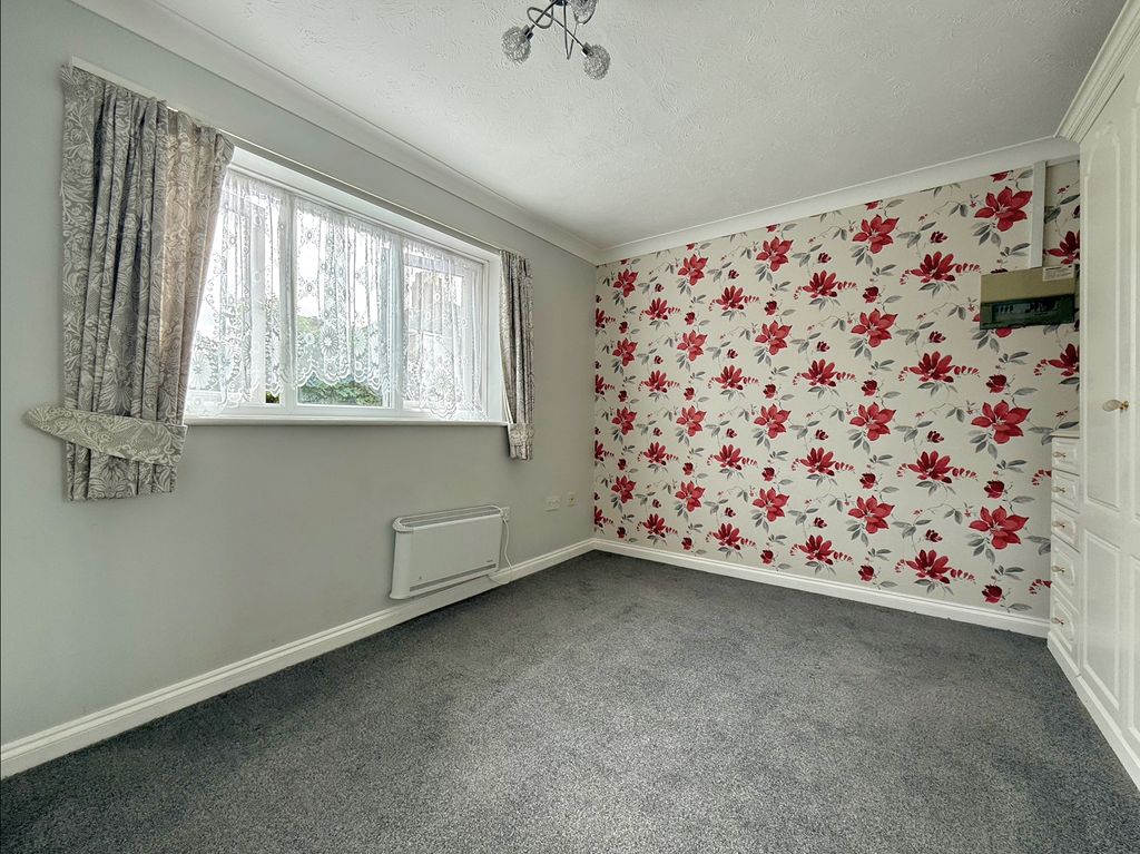 Property photo 3 of 10 Bedroom