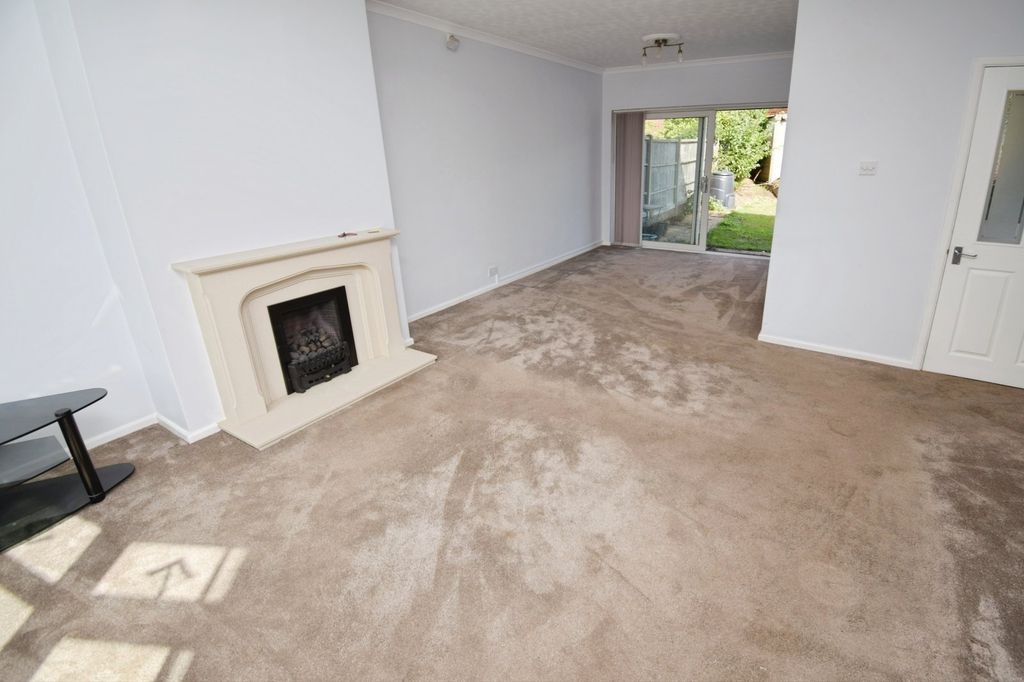 Property photo 2 of 27 Living/Dining Room