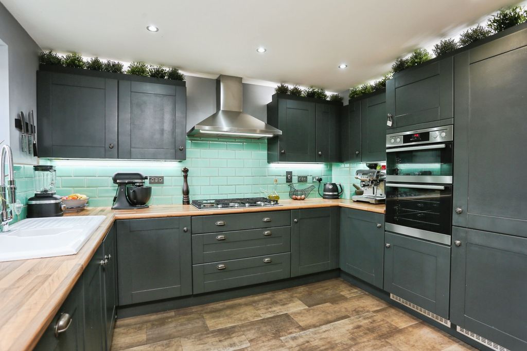 Property photo 3 of 20 P09c2372